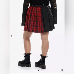 🖤🔥 Social Collision Plaid Split belted Skirt w/ Chain – Size Large